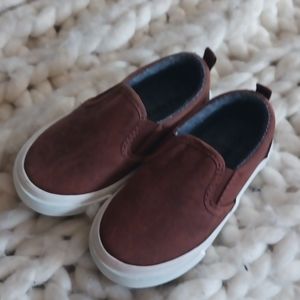 NWOT, Old Navy toddler slip on sneakers, size 6